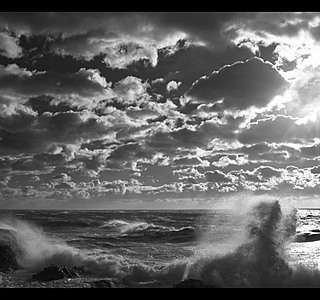 La mer en noir et blanc, rien que la mer, rien que du noir et blanc !