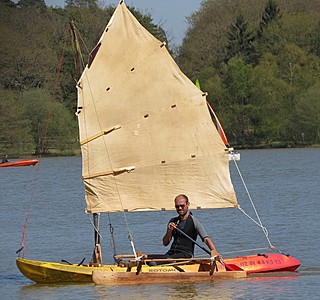 Navires insolites à l'horizon