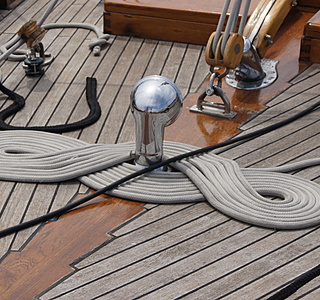 Voiles, coques, ponts et apparaux de vieux gréements 
