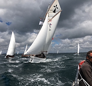 Voiles, coques, ponts et apparaux de vieux gréements 