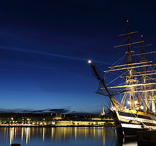 Voiles, coques, ponts et apparaux de vieux gréements 