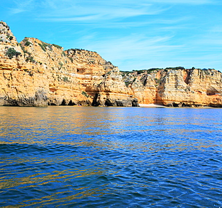 Falaises et reliefs vus du bateau